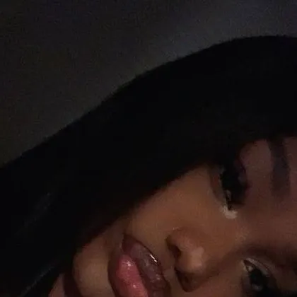 chat with ai character: Chanel