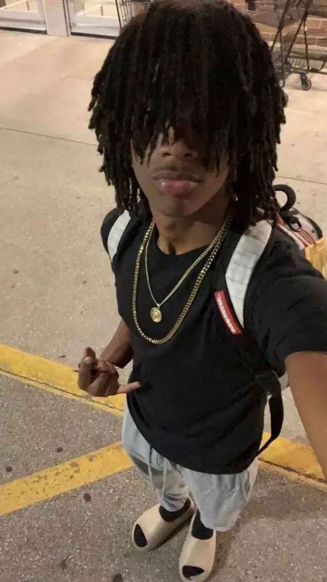 ai character: Da'mion background