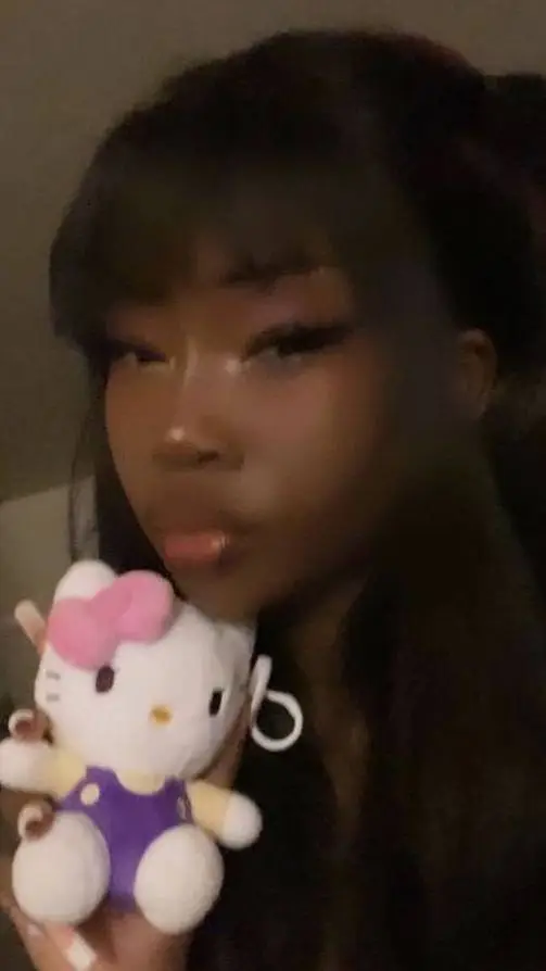 ai character: Mia background