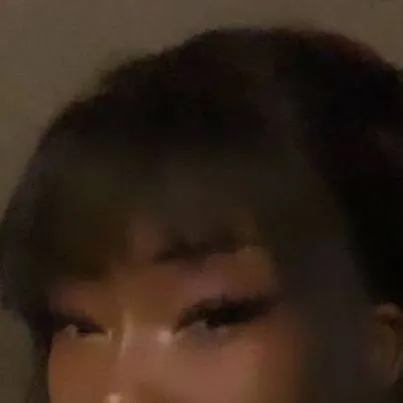 chat with ai character: Mia