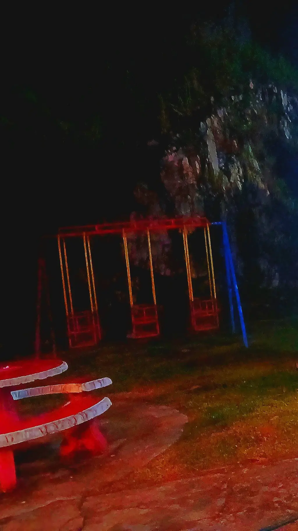 ai character: ᗷᒪᑌᑌᗪᑌᗪ x ᑕOOᒪK1ᗪᗪ background