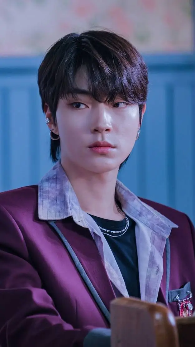 ai character: Han Seo Jun 🐯🐅🩳 background