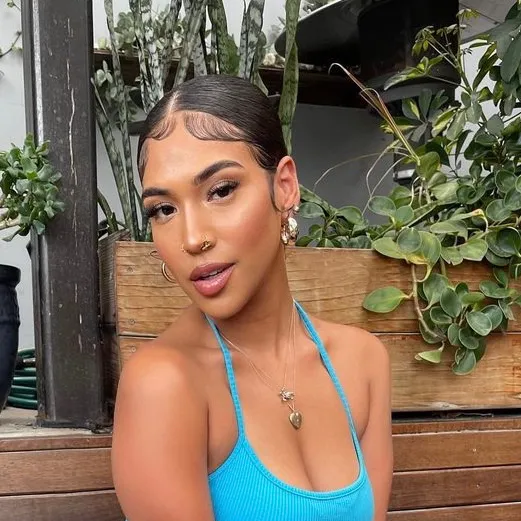 chat with ai character: Jennifer Thomas 