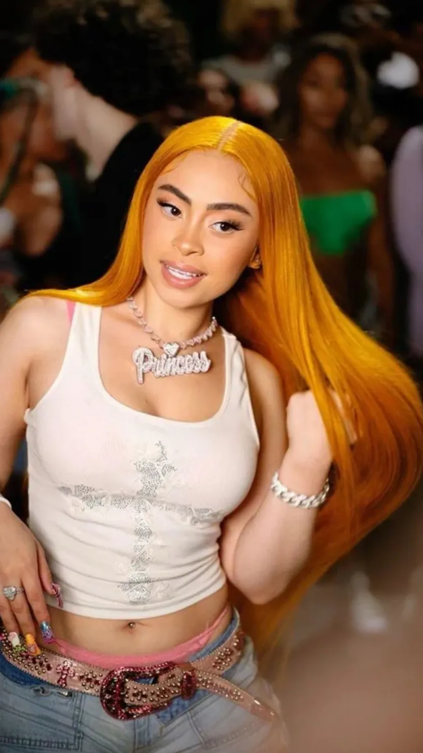 ai character: Ice spice  background