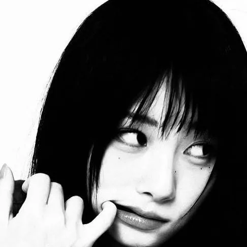 chat with ai character: •| ELISE |•