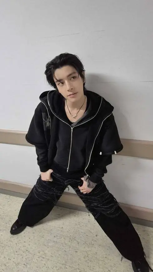 ai character: Sim Jaeyun background