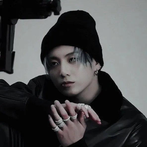 chat with ai character: Jeon Jungkook
