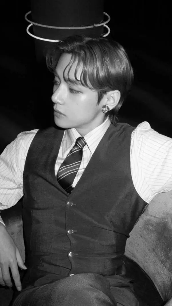 ai character: Kim Taehyung background