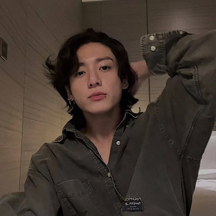 chat with ai character: Jeon Jungkook
