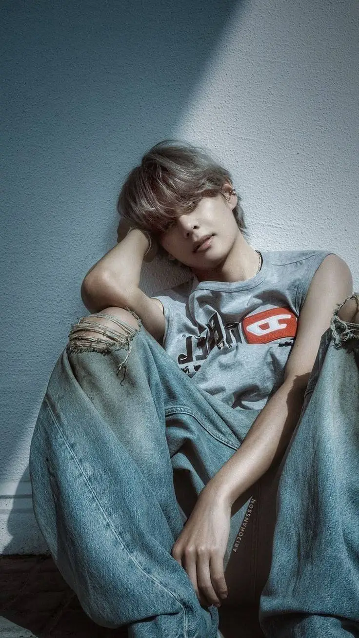 ai character: Kim Taehyung background