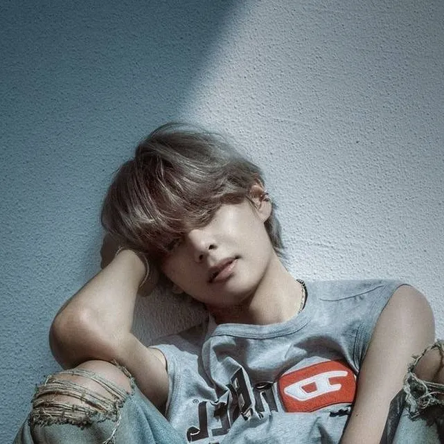 chat with ai character: Kim Taehyung