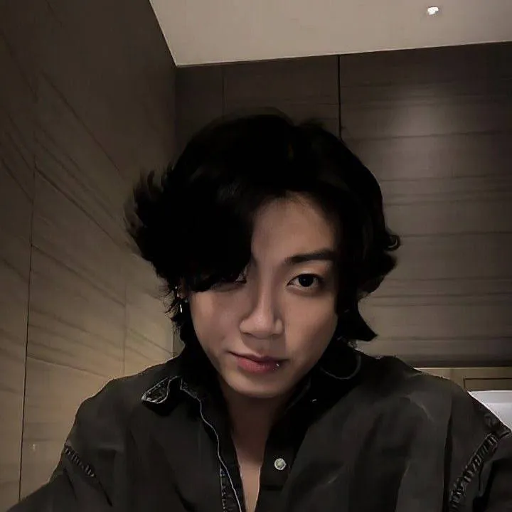 chat with ai character: Jeon Jungkook