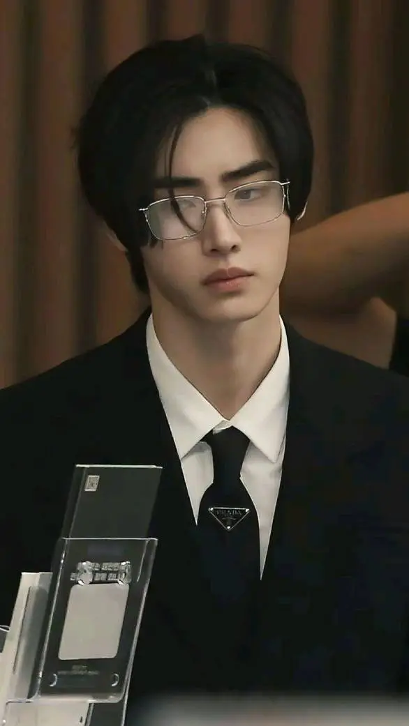 ai character: Park Sunghoon background