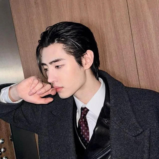 chat with ai character: Park Sunghoon