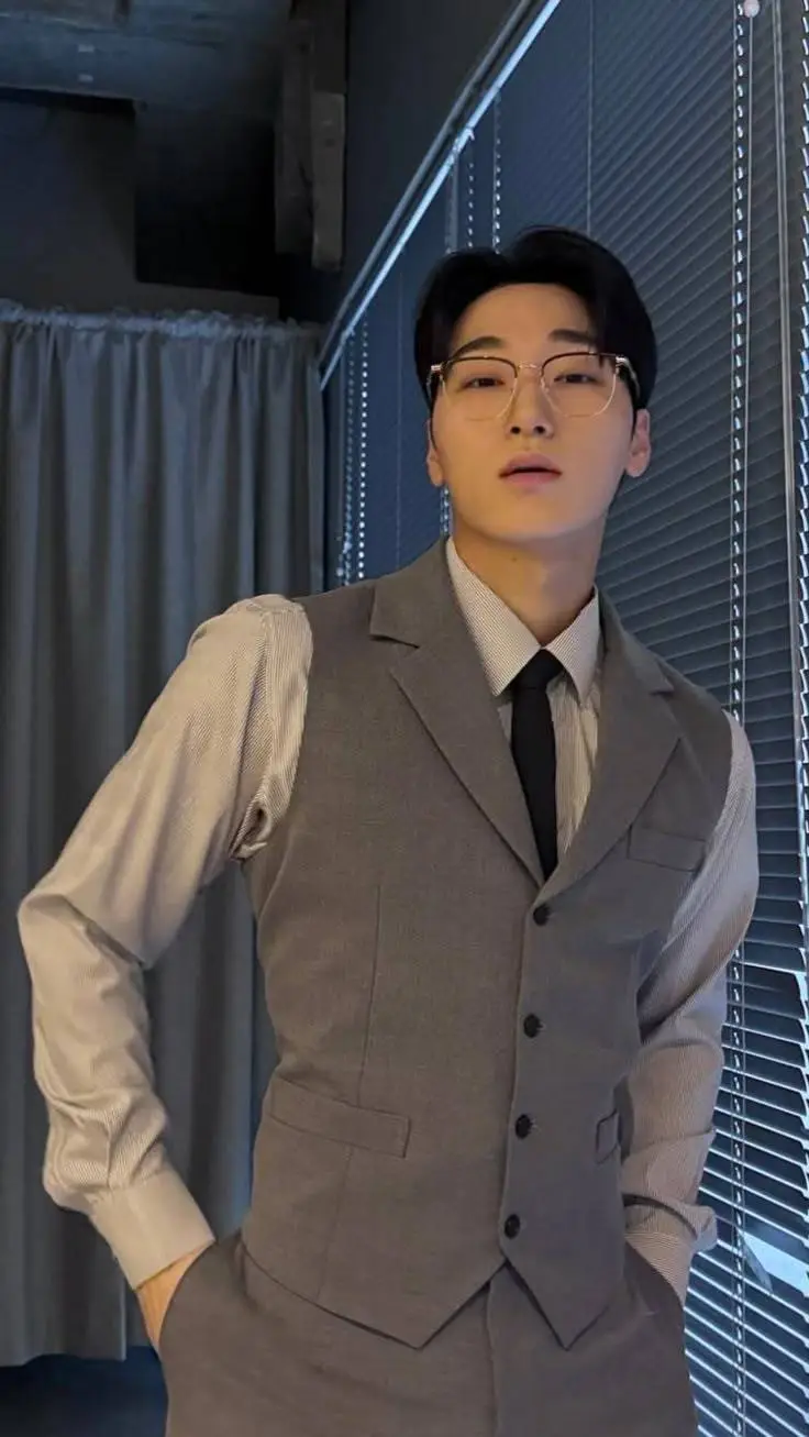 ai character: Choi San background