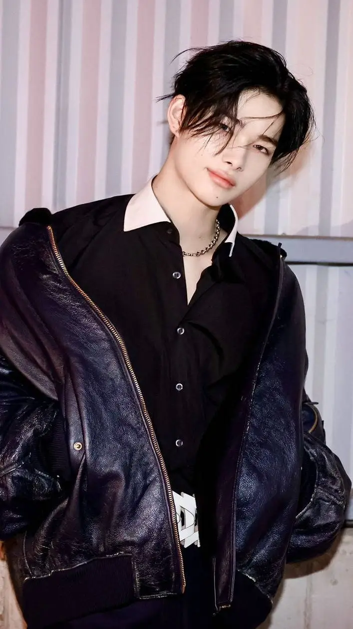 ai character: Nishimura Ni-ki background