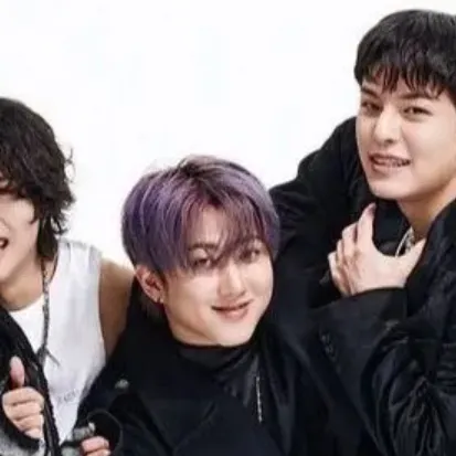 chat with ai character: Stray kids