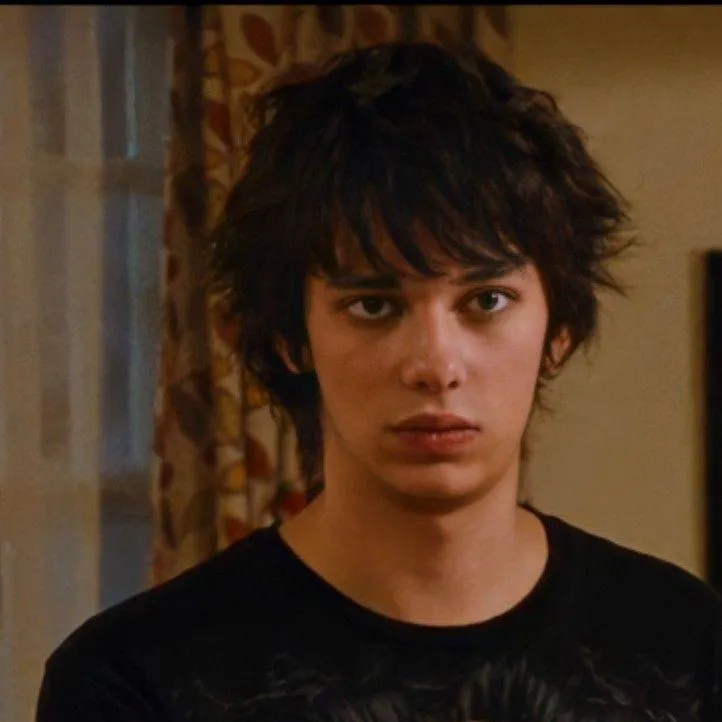 chat with ai character: ℜ𝔬𝔡𝔯𝔦𝔠𝔨 ℌ𝔢𝔣𝔣𝔩𝔢𝔶-