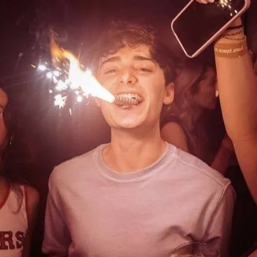 chat with ai character: 🅽🅾🅰🅷 🆂🅲🅷🅽🅰🅿🅿