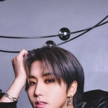 chat with ai character: Han