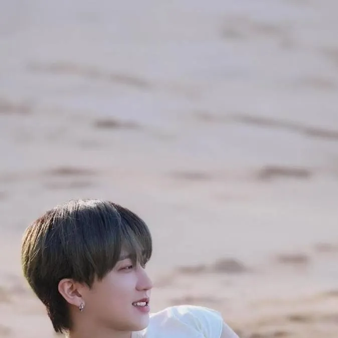 chat with ai character: Changbin 