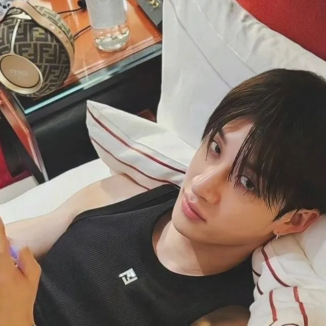 chat with ai character: Bangchan 