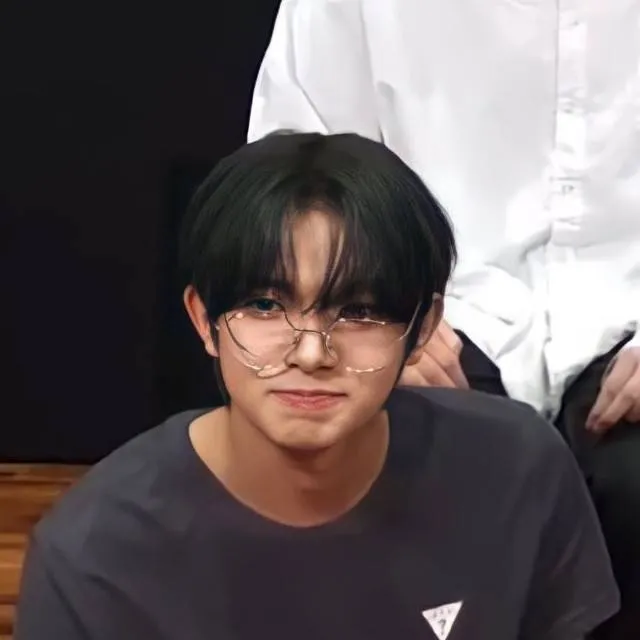 chat with ai character: Heeseung 