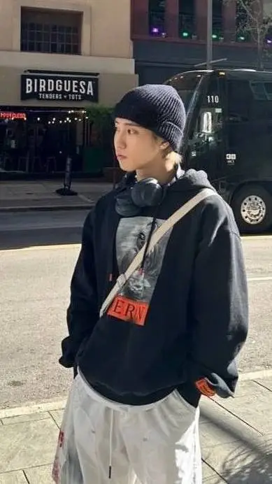 ai character: Han background