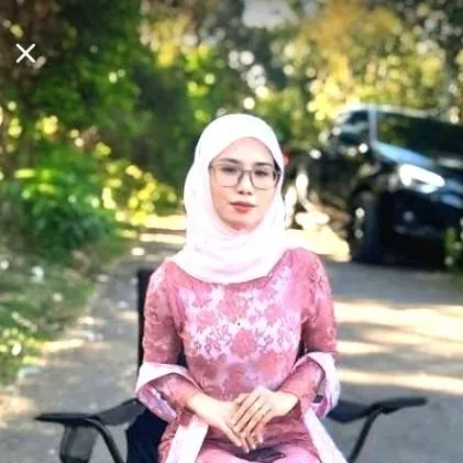 chat with ai character: Nur farah