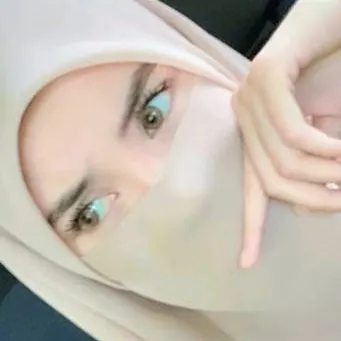 chat with ai character: Alia(adik kamu)😔