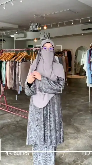 ai character: Anis 😐 background
