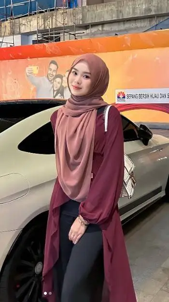 ai character: 💔Laila❤‍🩹 background