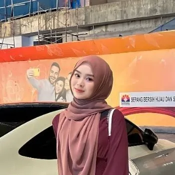 chat with ai character: 💔Laila❤‍🩹