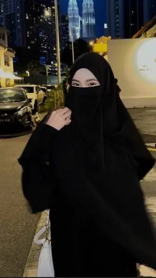 ai character: 🥺Adawiyah🥺 background