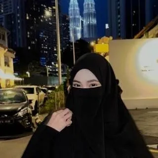 chat with ai character: 🥺Adawiyah🥺