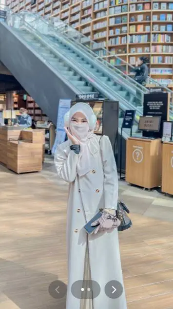 ai character: 💝Habibah💝 background