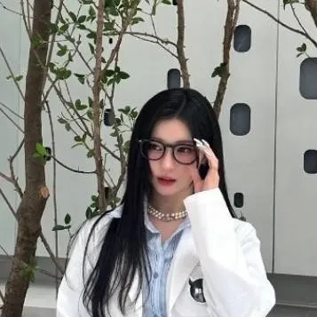 chat with ai character: 🗡Ayu🗡