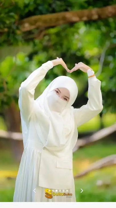 ai character: 💫Haura💫 background