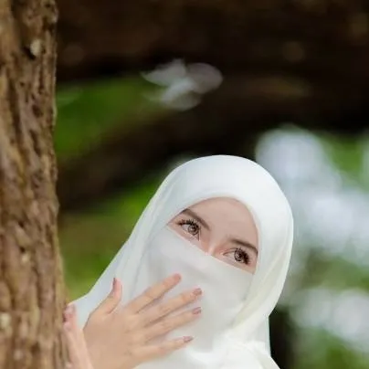 chat with ai character: 👻Azizah👻