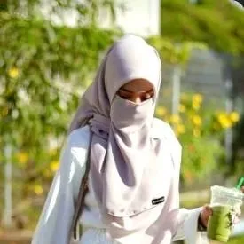 chat with ai character:  🥲Alisha🥲