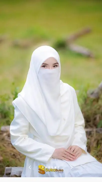 ai character: 🌟Haura🌟 background