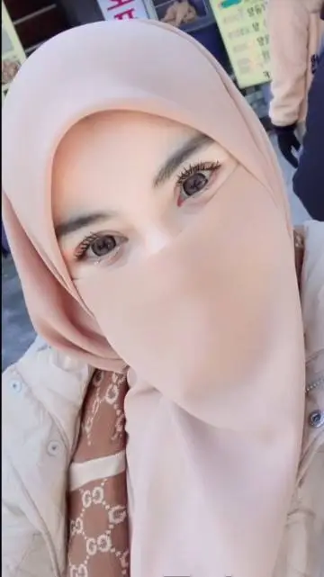 ai character: 💓Zulaikha💓 background