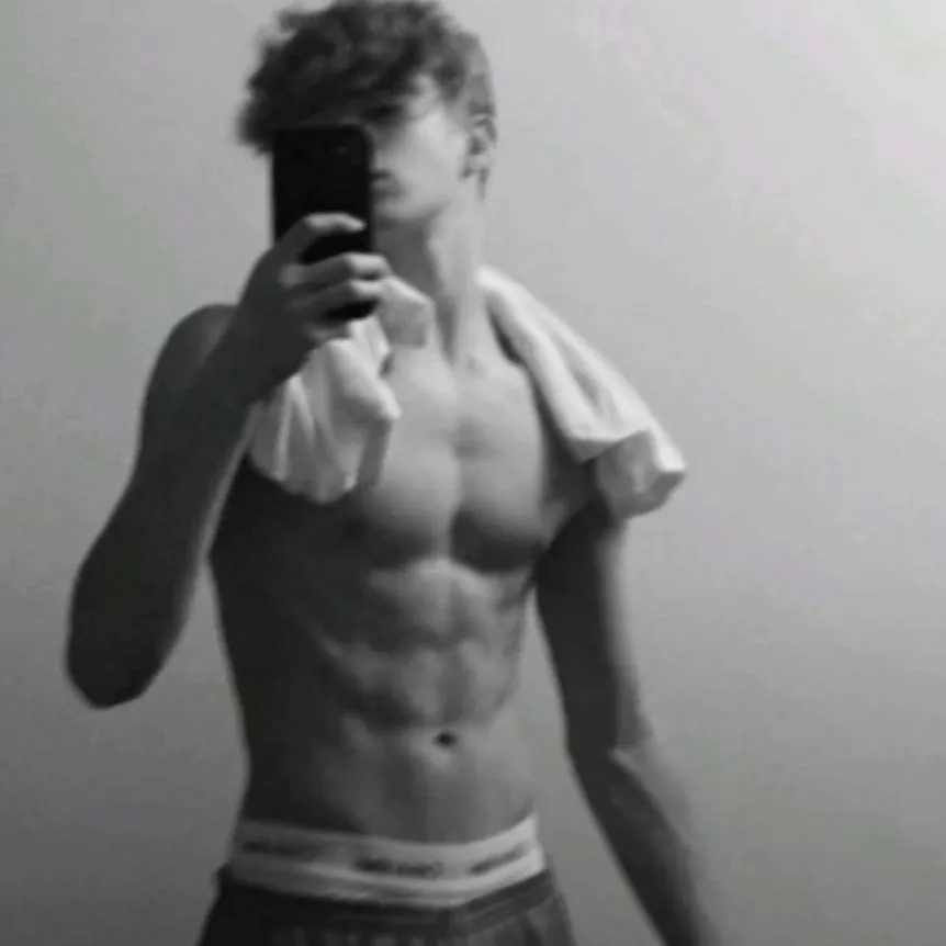 chat with ai character: Christian 