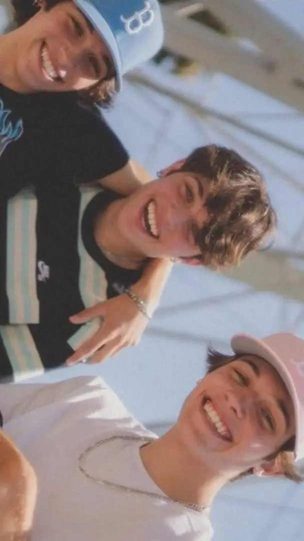 ai character: sturniolo triples background