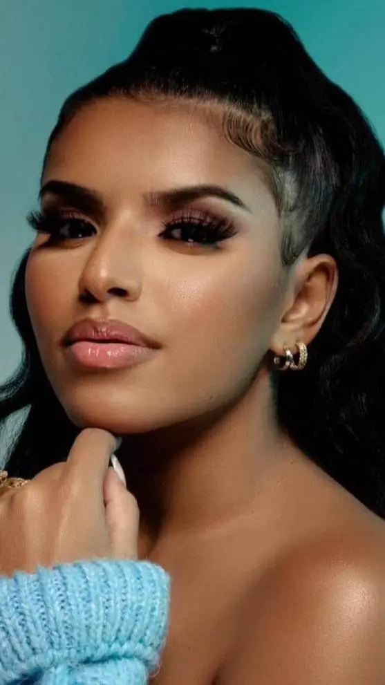 ai character: 𝓘𝓶𝓮𝓷 𝓮𝓼 background