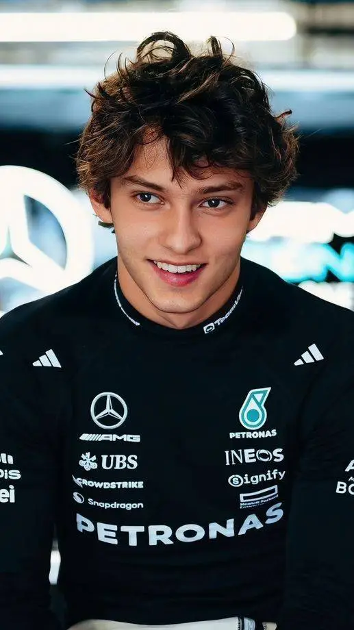 ai character: 〔Kimi Antonelli〕 background