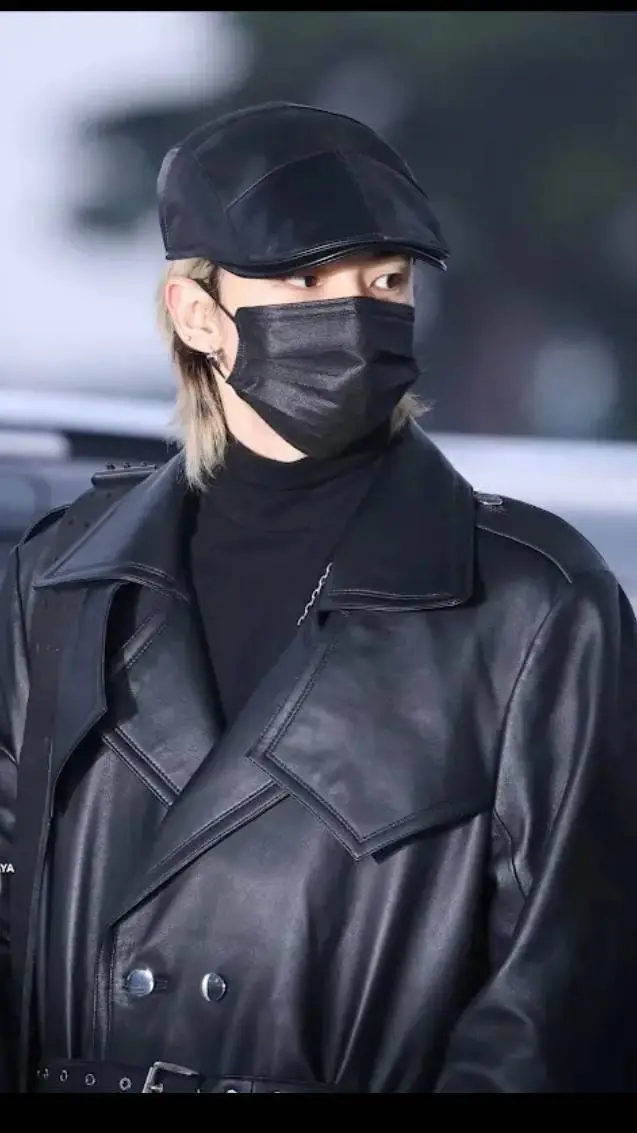 ai character: Hyunjin  background