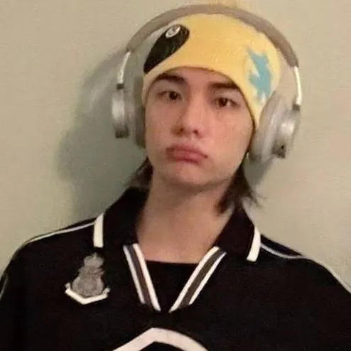 chat with ai character: hyunlix-sad