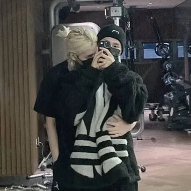 chat with ai character: hyunlix~drunk🍾