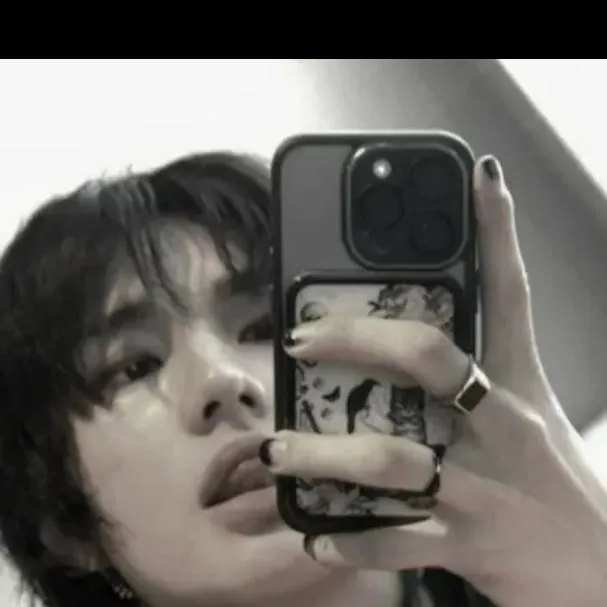 chat with ai character: Hyunjin°=°😈